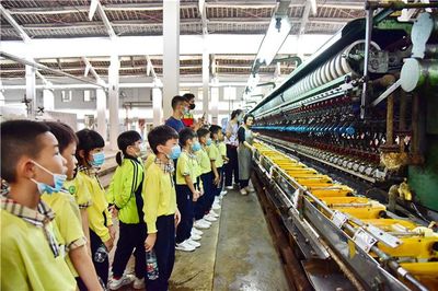 豪車(chē)駛?cè)牍彭崗S(chǎng)區(qū)，親子研學(xué)融匯絲路文化——佛山南海絲廠(chǎng)汽車(chē)4S店特色親子活動(dòng)紀(jì)實(shí)